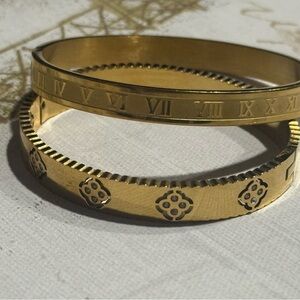 NWOT Gold Color Roman Numeral and Floral Bangle Set